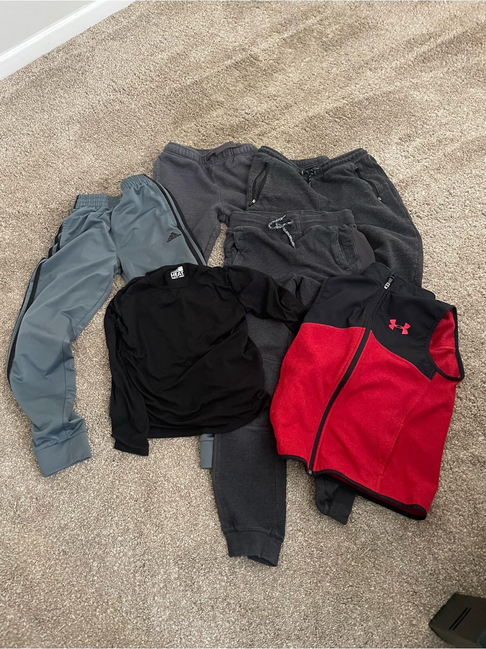 Kids sweat bundle M-L
